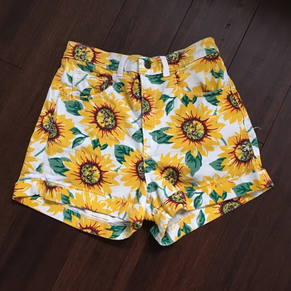 High Waisted Jean Daisy Shorts